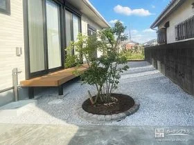 駐車スペースとウッドデッキ付きのお庭が快適なお住まい周り工事