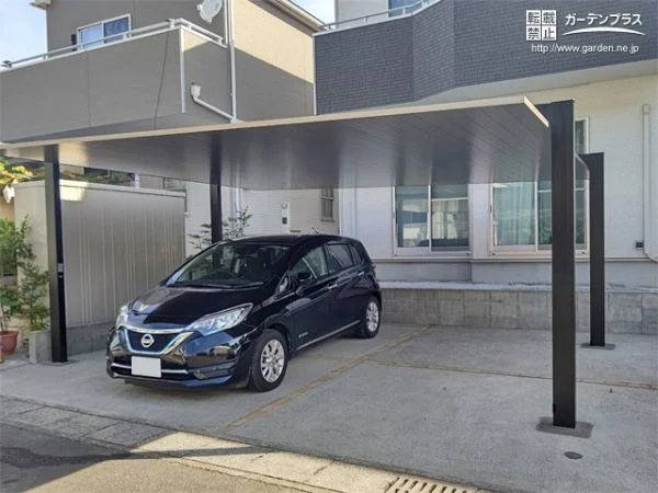 おしゃれなお住まいに調和するノイズレスでかっこいいカーポート設置工事