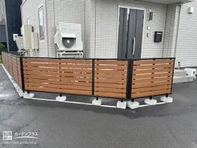 モダンで洗練された印象を引き立てる目隠しフェンス[施工後]