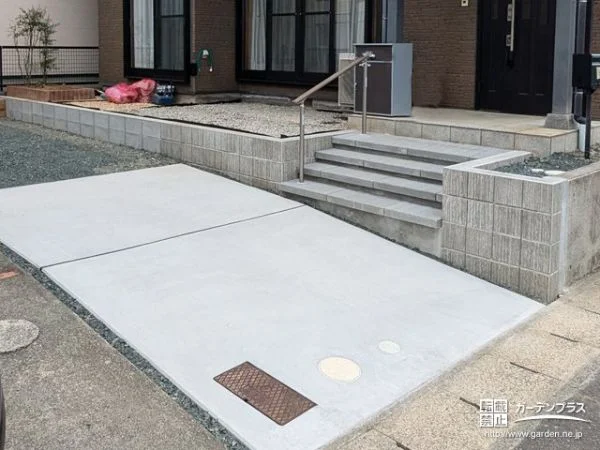 芝生のお庭に砕石を敷設し気持ちの良い駐車スペースにした工事