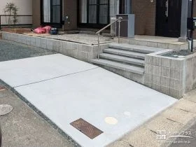 芝生のお庭に砕石を敷設し気持ちの良い駐車スペースにした工事