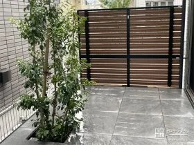 上品でスタイリッシュな雰囲気のタイルデッキを施工した工事