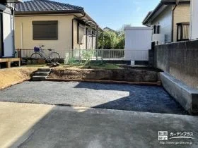 お庭を砕石敷きの快適な駐車スペースに変身させたリフォーム工事