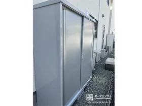 すっきりシンプルなデザインの小型物置[施工後]
