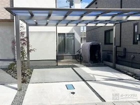 フラット屋根でスタイリッシュな印象の2台用カーポート設置工事