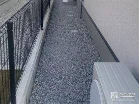 犬走りの雑草・ぬかるみ対策[施工後]