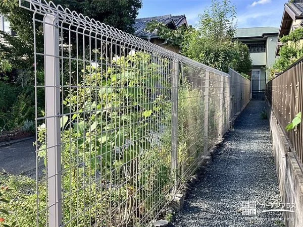圧迫感なく敷地境界を明確にするメッシュフェンス設置工事