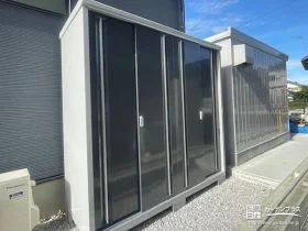 効率的に収納ができるスタイリッシュな物置[施工後]
