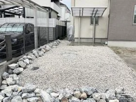 前庭を整地して雑草対策を施し快適な駐輪スペースも設けた工事