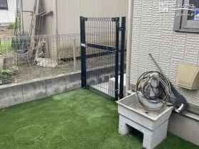 ワンちゃんが安全に遊べるようにクローズ化したお庭[施工後]