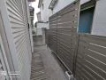 両側のプライバシーを守る目隠しフェンス
