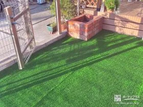 ペットが気持ち良く遊べる人工芝の緑鮮やかなお庭リフォーム工事