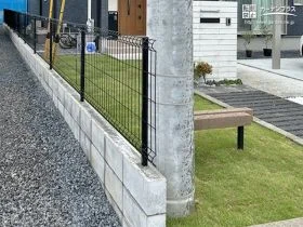 防犯性を高めるメッシュフェンス[施工後]