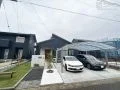 やわらかな曲線と芝生がナチュラルなアクセントとなる新築外構
