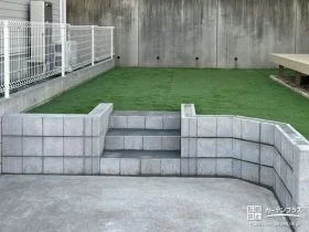 斜面を階段にして上り下りしやすく[施工後]