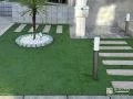 天然芝を人工芝に張り替えて大幅にお手入れの手間を軽減した工事