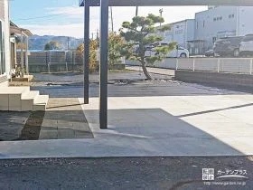 ブラックカラーのアプローチがアクセントとなったリフォーム工事