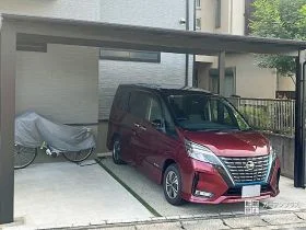 ブラックカラーがモダンでかっこいい印象のカーポート設置工事