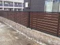 木目調フェンスでナチュラルな目隠しを実現