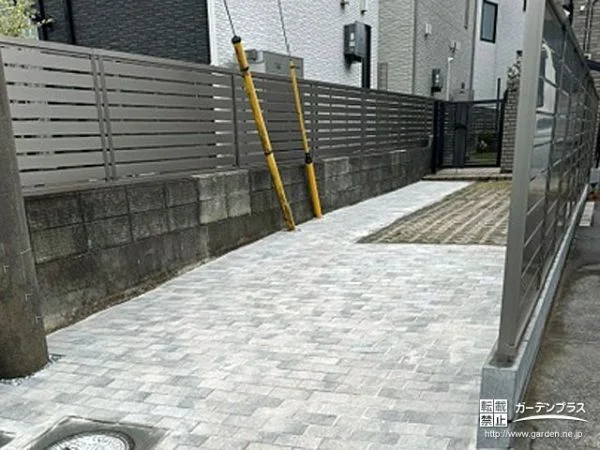 駐車スペースにインターロッキングを敷き快適な空間にした工事