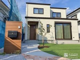 ナチュラルな雰囲気に調和する門周り[施工後]