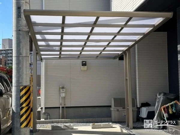 前方に柱がない設計でお車の出し入れがスムーズなカーポート工事