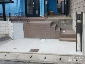 クローズだった玄関前をオープンにして駐車スペースとした工事