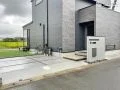 クールで洗練された印象を持つモダンで魅力的な新築外構