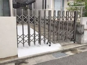 愛車とお住まいを守り最大限に駐車スペースを使える伸縮門扉の設置工事