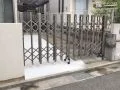愛車とお住まいを守り最大限に駐車スペースを使える伸縮門扉の設置工事