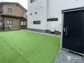 人工芝と物置を施工しお子様にも優しく快適なお庭リフォーム工事