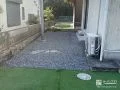 建物の裏手に防草シートと砂利を敷設しローメンテナンスに