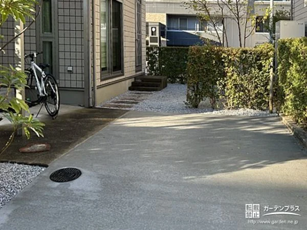 お庭にコンクリートを打ち新しく快適な駐車スペースを設けた工事
