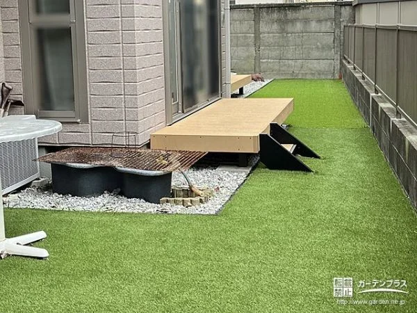 人工芝と砕石を敷設しいつでも快適にお過ごしいただけるお庭工事