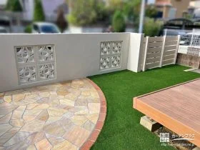 お住まいに似合うように工夫した塗装塀が目を引くお庭リフォーム工事