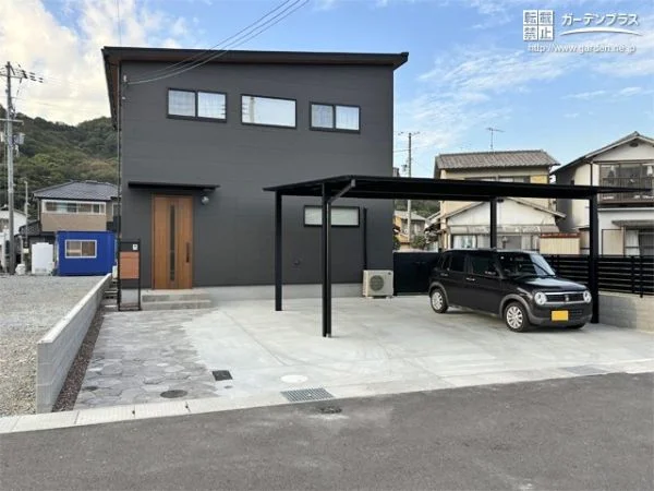 スタイリッシュなお住まいに調和するモノトーンでモダンな新築外構