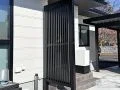 玄関ドア前のプライバシーを確保するスクリーンフェンス設置工事