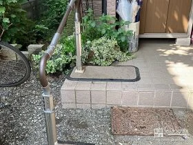 ステップの上り下りを安全にする手すり[施工後]