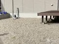 お庭の雑草を防ぐ防草シートとさなげ砂利
