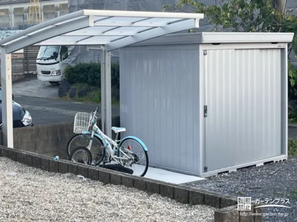 シンプルな物置とサイクルポートでお庭をより有効活用できる工事