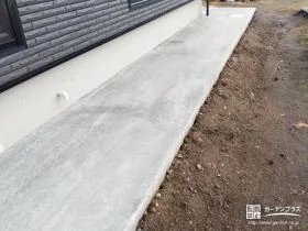 お住まいの周りをコンクリートと砂利で整備し歩きやすくした工事