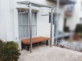 1階で洗濯物を干せるよう物干し付きテラス屋根を設置した工事