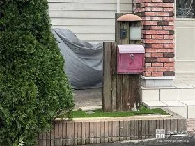 玄関前にコンクリートを打設しすっきりとした空間に[施工後]