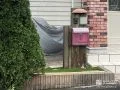 玄関前にコンクリートを打設しすっきりとした空間に