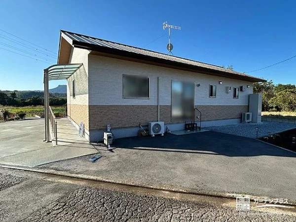 No.24307 2か所にテラス屋根を取り付け快適に雨風を防ぐお住まい周り工事[施工後]