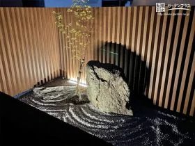室内からの眺めを楽める風情ある和風庭園[施工後]