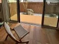 風情ある和風のお庭を眺めながら寛げる空間へ