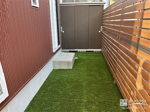 高さあるフェンスでしっかり視線をカットし転落事故も防いだ工事