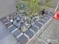 門柱横を彩る植栽スペース