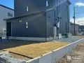 ナチュラルな芝生が気持ち良いお庭